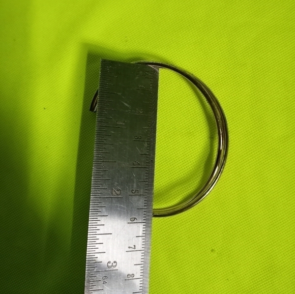 Goldtone wire crossed Cuff bracelet shows some wear - Picture 2 of 6